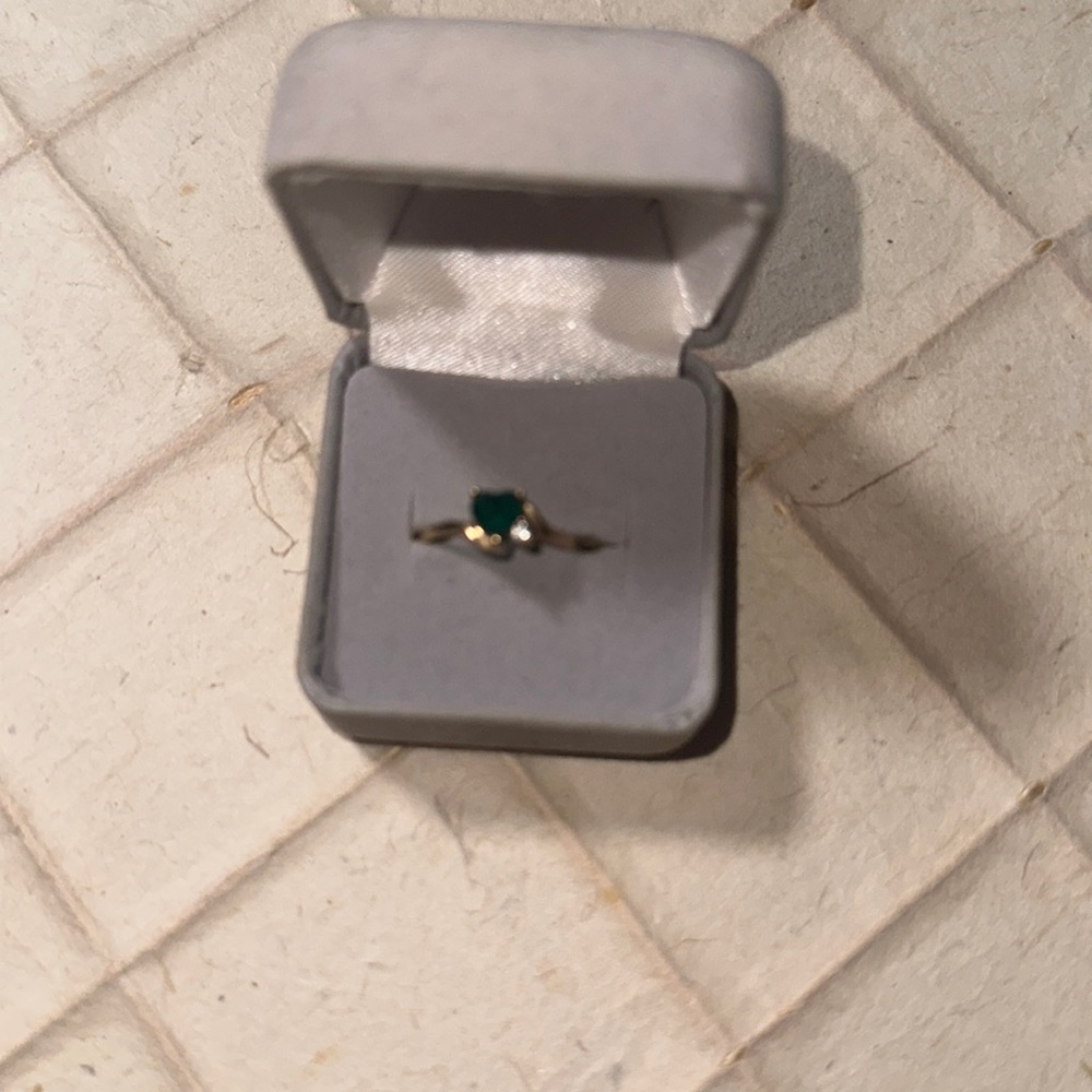 Emerald & gold ring